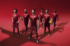 中国男足2026世界杯-双线沸腾！詹姆斯二十赛季高光闪耀，远在欧洲的瑞士球迷为他疯狂